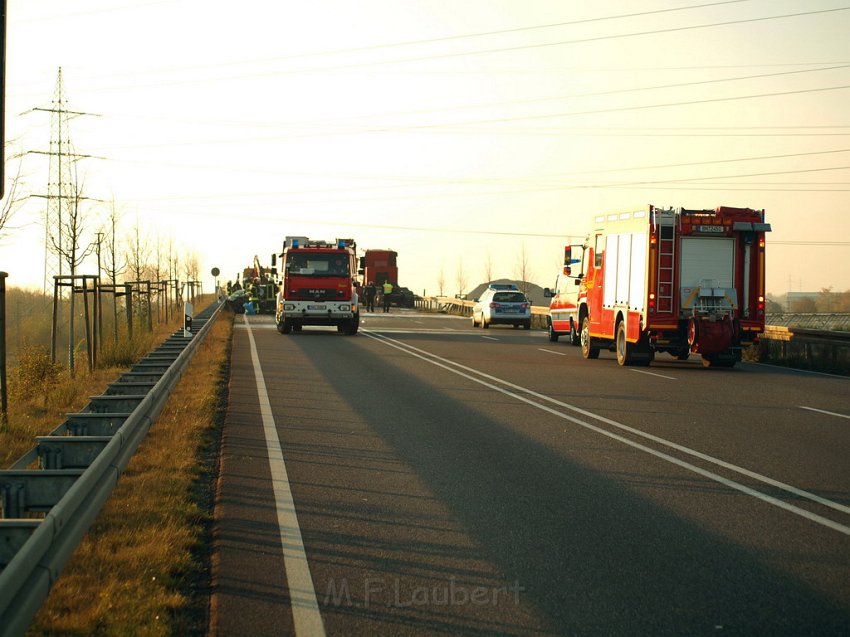 Schwerer VU PKW LKW B 59 Pulheim Rich Bocklemuend P216.JPG